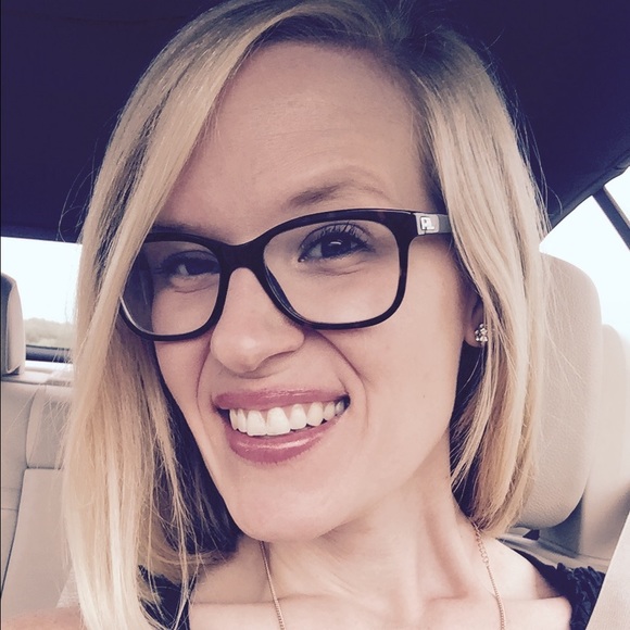 Meet your Posher, Caroline