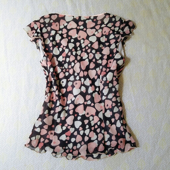 🆑Pink hearts V Cut Top - Picture 3 of 4