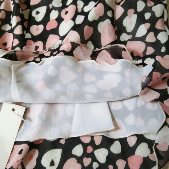 🆑Pink hearts V Cut Top - Picture 4 of 4