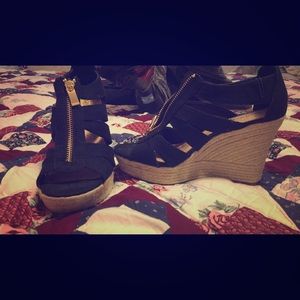 🚫🚫🚫SOLD❌❌❌❌Wedges, size 6. GREAT CONDITION!