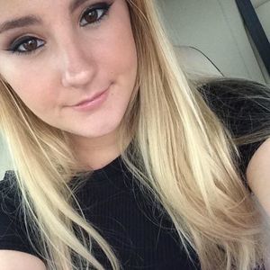 Meet your Posher, Caitlin