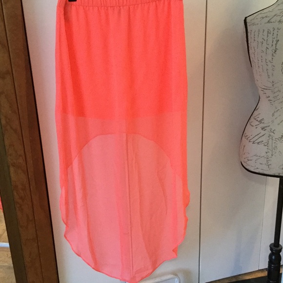 Express neon pink high low skirt - Picture 2 of 3
