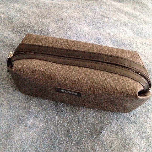NO OFFERS❌ TUMI Cosmetic pouch - Picture 3 of 4