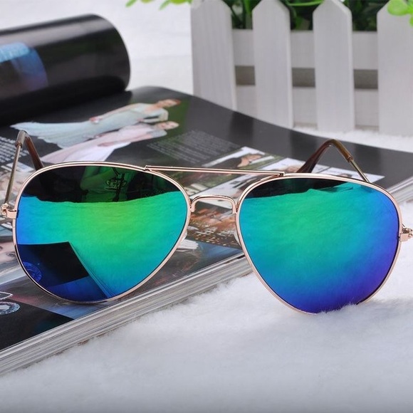 Blue Mirrored Lens Aviator Sunnies - Picture 4 of 4