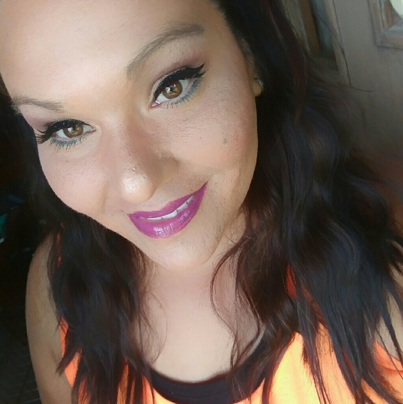 Meet your Posher, Keri - Picture 2 of 3