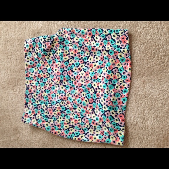 BCBG bodycon miniskirt , very cute, only worn once - Picture 1 of 1