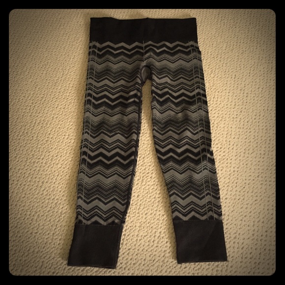 Lululemon chevron black and gray leggings