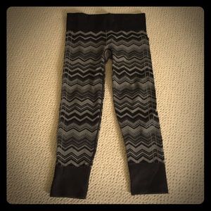 Lululemon chevron black and gray leggings