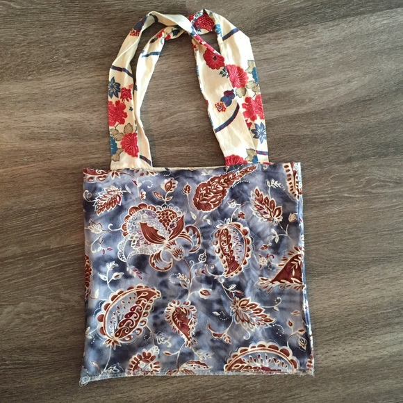 🌸Reversible Tote🌸 - Picture 3 of 3