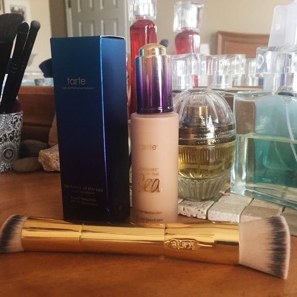 Tarte Rainforrest of the Sea foundation & brush - Picture 2 of 3