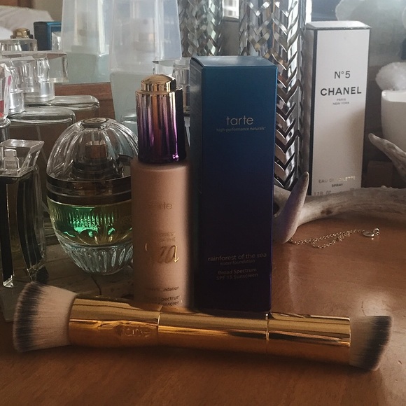 Tarte Rainforrest of the Sea foundation & brush - Picture 3 of 3
