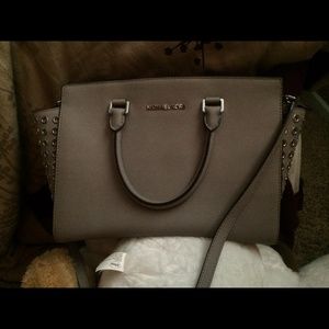Grey grommet selma large. Michael kors