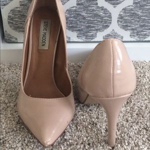 Size 8 Steve Madden nude pumps