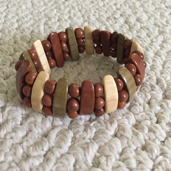 Cute wooden stretch bracelet