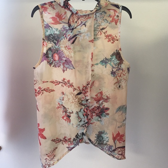 Forever 21 button down sleeveless top - Picture 2 of 2