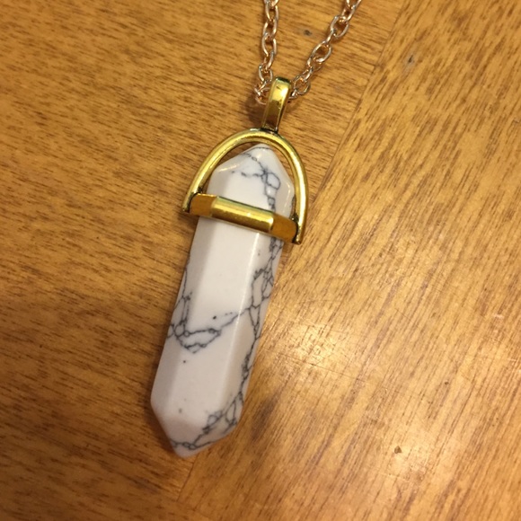 Marble necklace - Picture 3 of 3