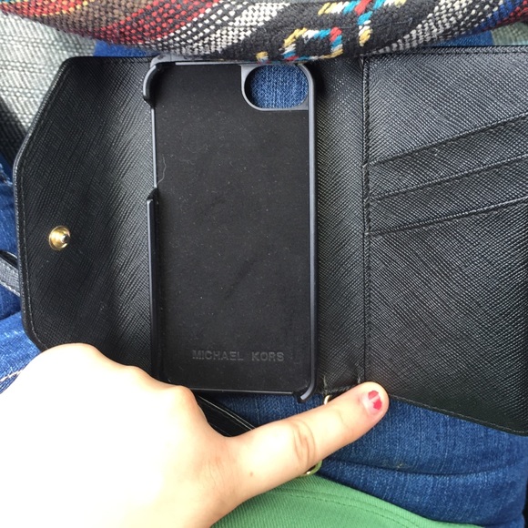 Michael kors phone wristlet - Picture 3 of 4
