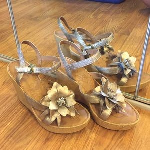 NWOT Metallic summer wedges