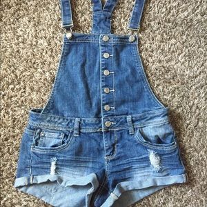 Super cute and stylish bib shorts