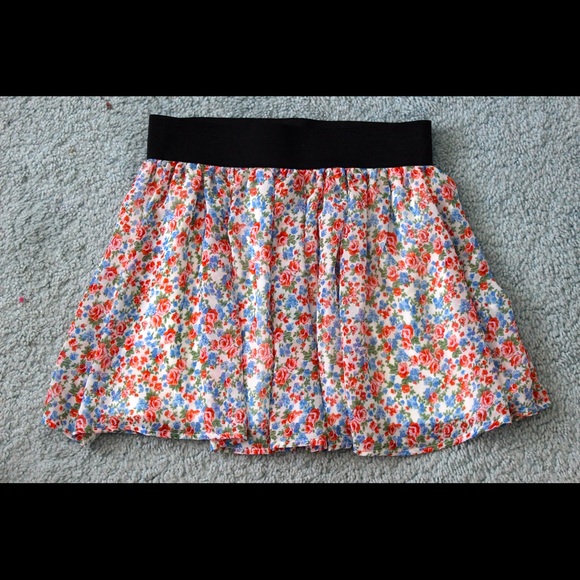 Forever 21 summery floral skirt!