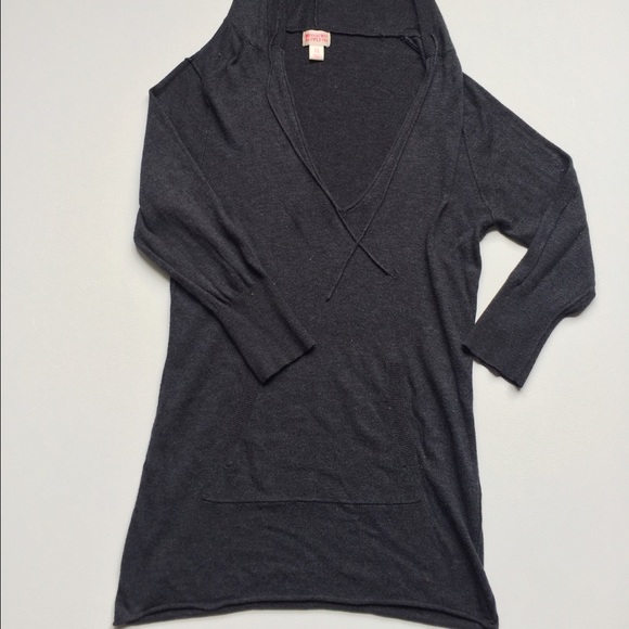 Lightweight Grey Fitted Sweater w/Hoodie