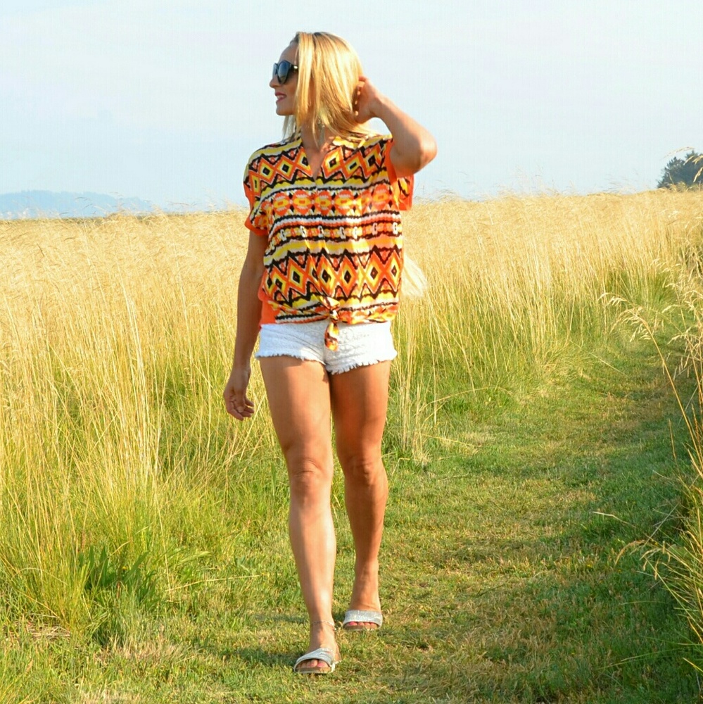 SOLD OU5 Top Shirt PLAYFUL AZTEC PRINT TOP - Picture 2 of 4