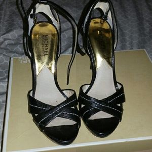 Price drop! Michael kors