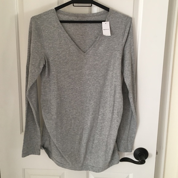 Gap maternity Pure Body solid v neck tee