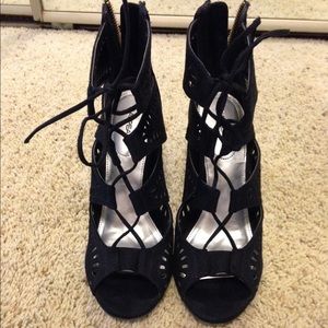 Lace up black heel