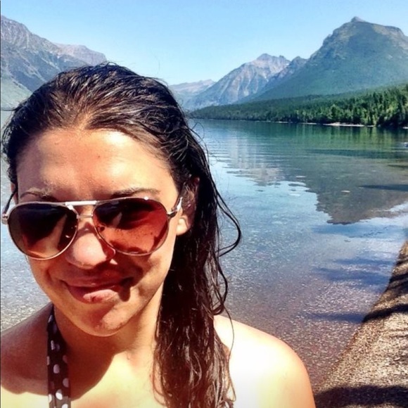 Meet your Posher, Nicole - Picture 4 of 4