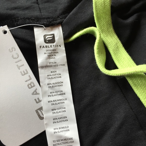 New with tags
Black Fabletics workout crop pants