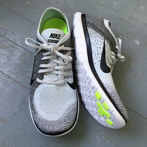 NWOT Nike Flyknit shoes