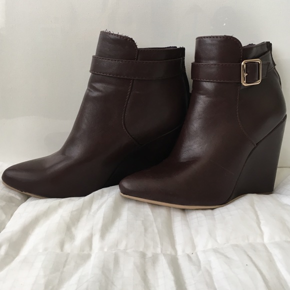 Dark brown booties 💋 - Picture 1 of 4