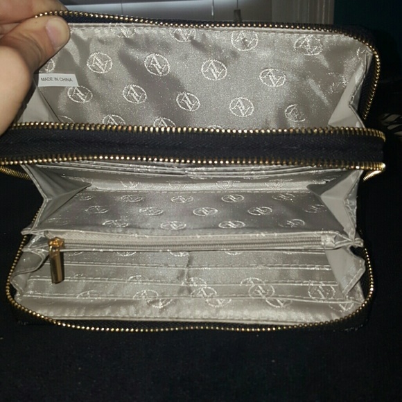 Adrienne Vittadini wallet - Picture 2 of 2