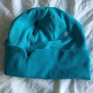 Lululemon women's run with me toque