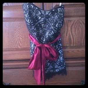 NWT ornate lace bustier with red sash size 6