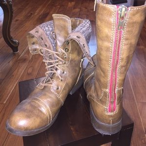 Combat boots