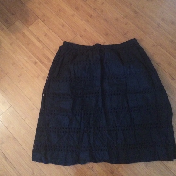 Black skirt with embroidery detail