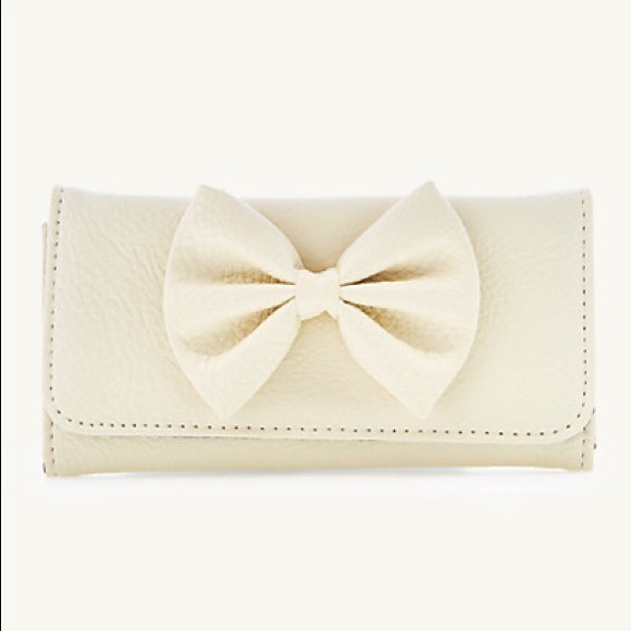 Rue21 Handbags - NWT Ivory Bow Wallet