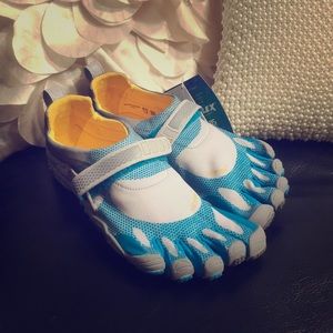 ✨SALE! NEW Vibram Fivefingers Women's Bikila