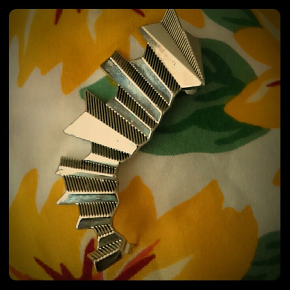 Edgy ear cuff