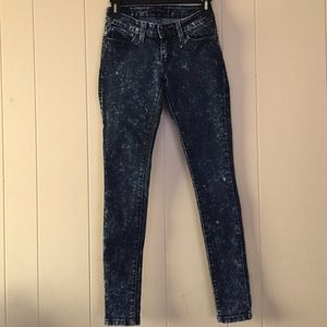 Acid wash Levi skinnys
