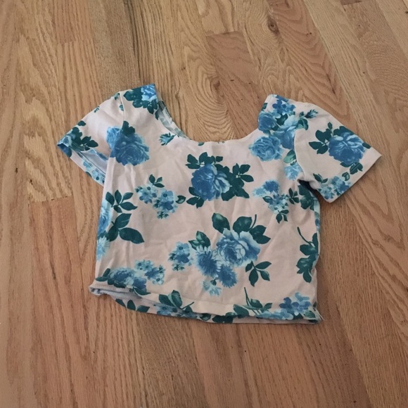 Crop top - Picture 1 of 1