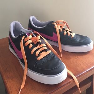 Nike never worn black pink and orange sneakers