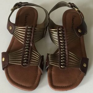 ✨sale✨NWOT BareTrap Sandals