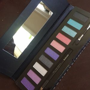 10-color eyeshadow pallette