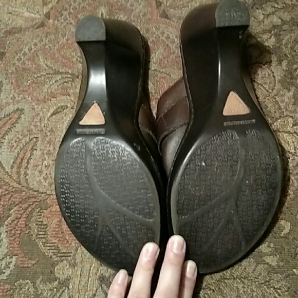 Born Clogs - Picture 2 of 3