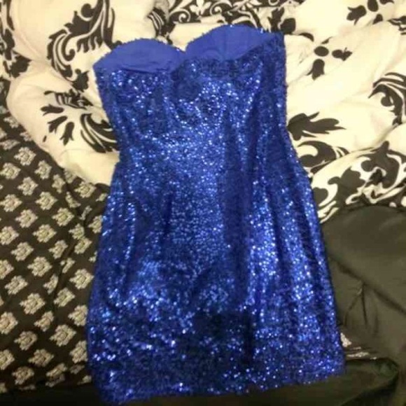 short formal dress - Picture 3 of 4