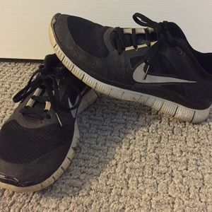 Black Nike free runs