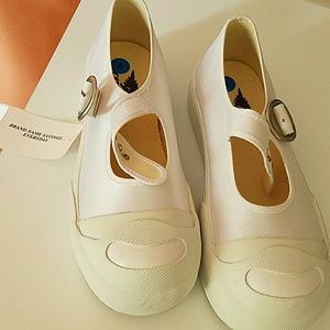 White fabric sneakers- dressy